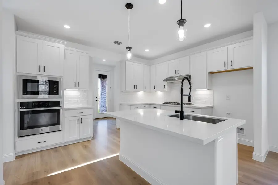 1104 Broomsedge Mews, Celina, TX 75009 - Image #2