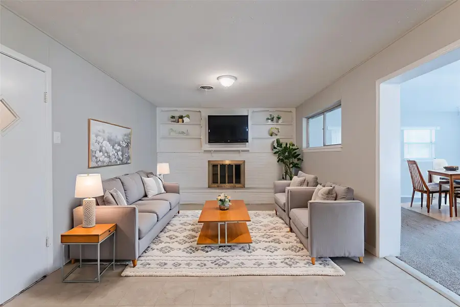 5905 Wheaton Drive, Fort Worth, TX 76133 - Image #2