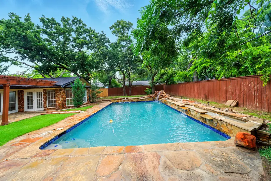 1108 Billie Ruth Lane, Hurst, TX 76053 - Image #2