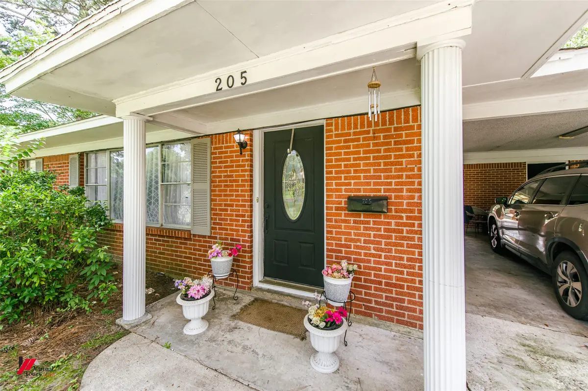 205 8th Street Ne, Springhill, LA 71075 - Image #1