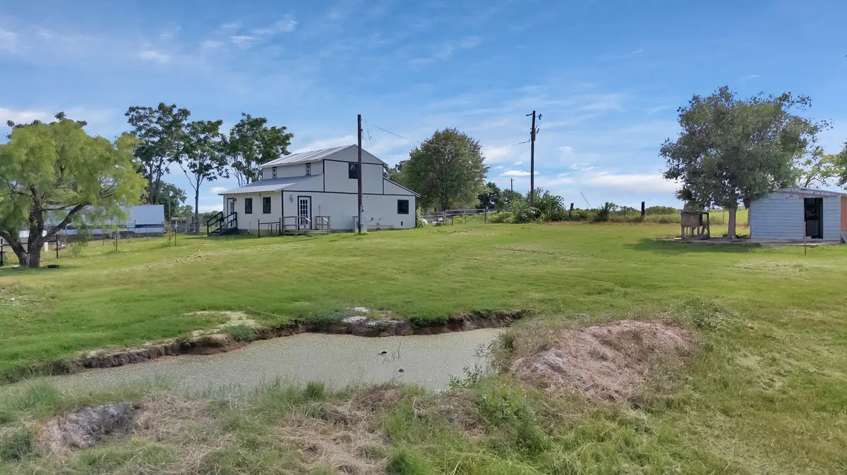 1025 Summit Drive, Springtown, TX 76082 - Image #1