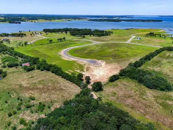 800 Shores Drive, Honey Grove, TX 75446