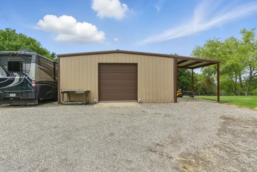 565 Ridgeway Drive, Bluff Dale, TX 76433 - Image #3