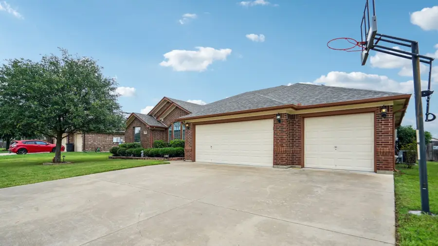 613 W Sheila Circle, Joshua, TX 76058 - Image #2