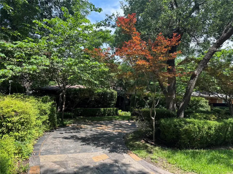 10329 Lake Gardens Drive, Dallas, TX 75218 - Image #2