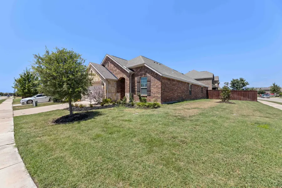 1033 Water Garden Circle, Little Elm, TX 75068 - Image #3