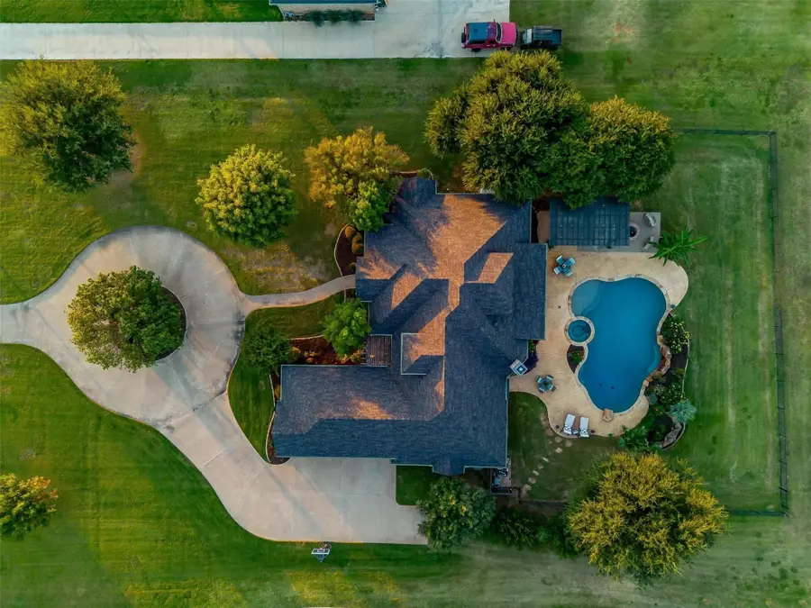 1204 E Scandinavian Court, Granbury, TX 76048 - Image #2