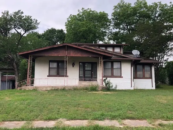 808 W 7th Street, Bonham, TX 75418