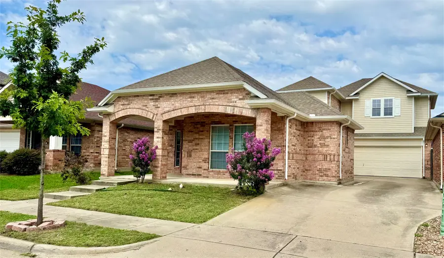 2639 Blackstone Drive, Grand Prairie, TX 75052 - Image #3