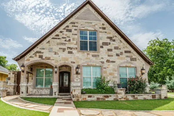 2104 Wellington Street, Greenville, TX 75401