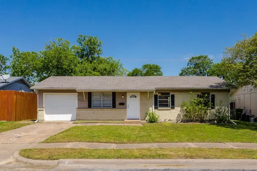 813 Rosewood Hills Drive, Garland, TX 75040 - Image #2