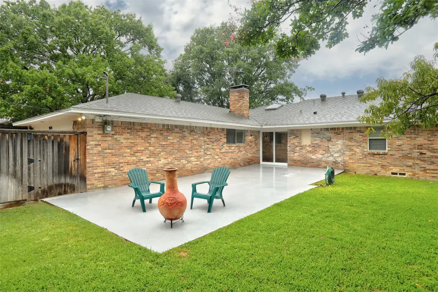 9424 Hunters Creek Drive, Dallas, TX 75243 - Image #2