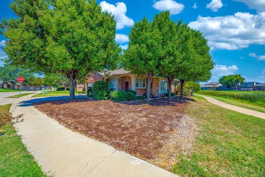 424 Baverton Lane, Fort Worth, TX 76052 - Image #2