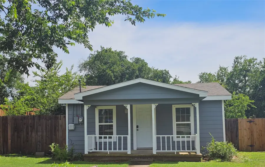 511 W Lake Street, Krum, TX 76249 - Image #2