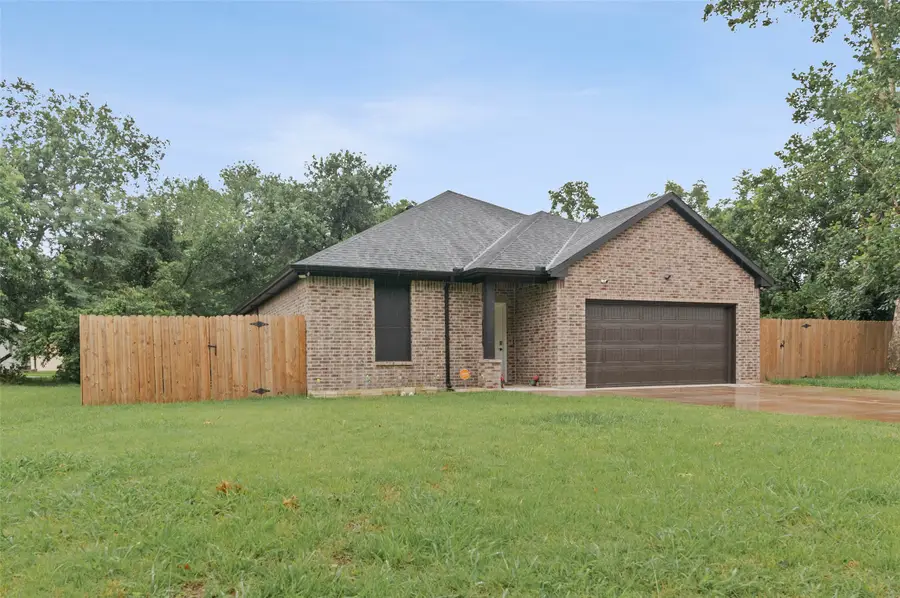 810 Mill Street, Gainesville, TX 76240 - Image #2