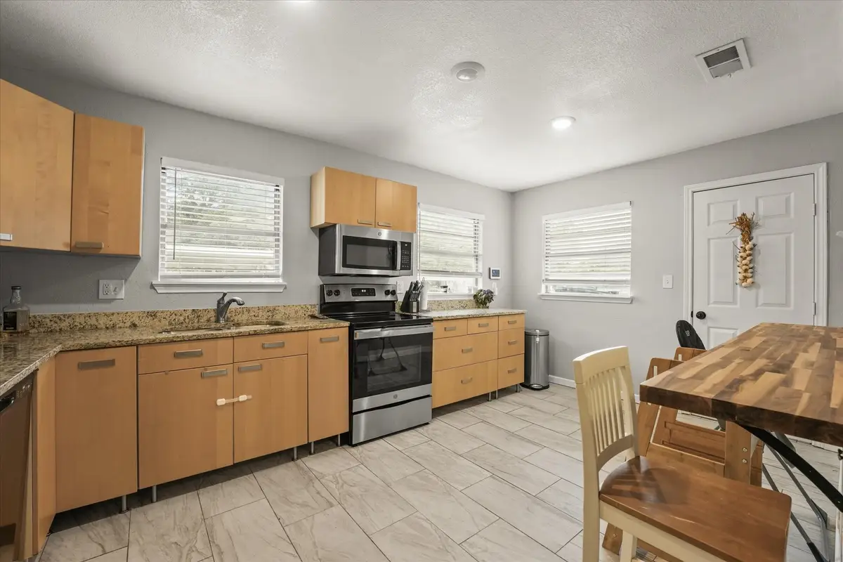 3350 Glenhaven Boulevard, Dallas, TX 75211 - Image #1