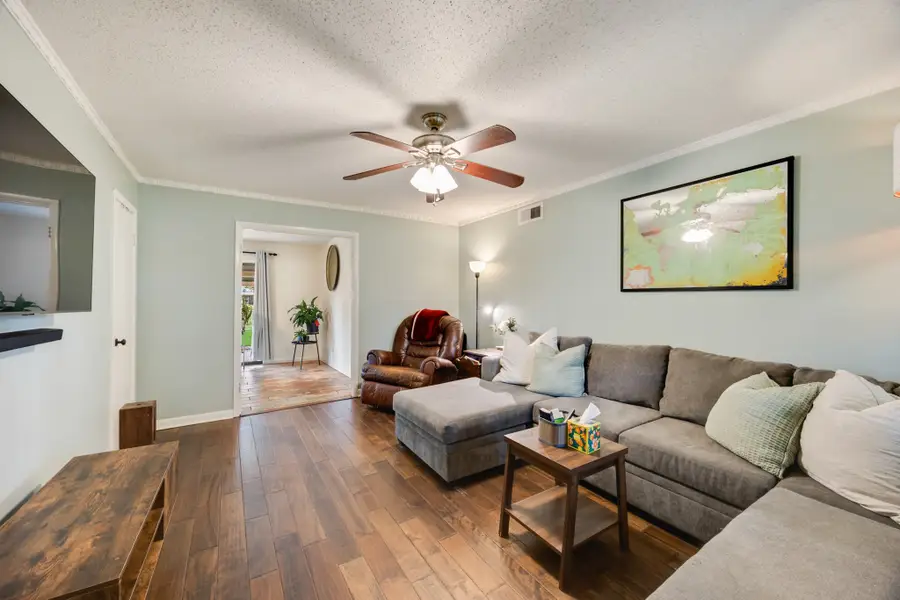 13835 Pyramid Drive, Farmers Branch, TX 75234 - Image #2