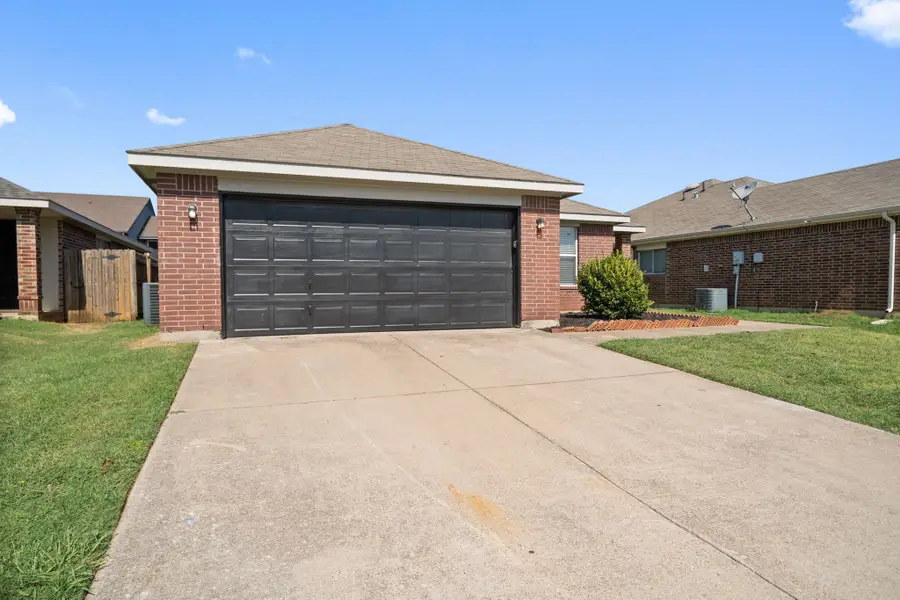 7816 Whitney Lane, Fort Worth, TX 76112 - Image #2