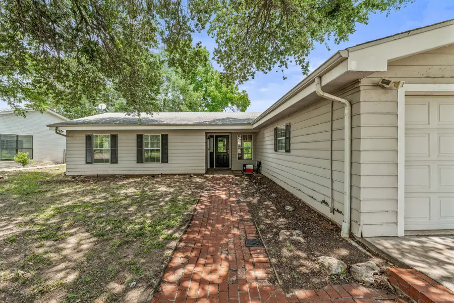 4013 Cherokee Court, Granbury, TX 76048 - Image #3
