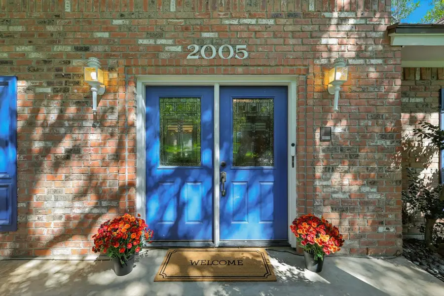 2005 Ridgemont Court, Arlington, TX 76012 - Image #2