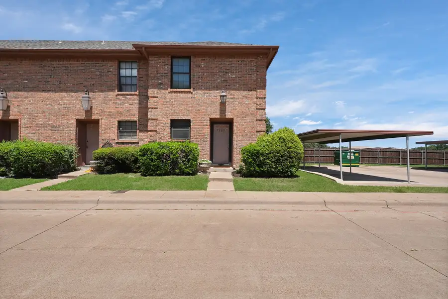 7307 Kingswood Circle, Fort Worth, TX 76133 - Image #2