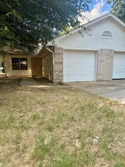 917 Wood Trail, Azle, TX 76020 - Image #2