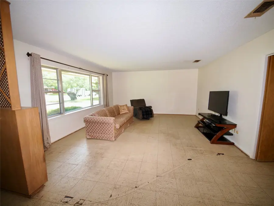 1441 Brazos Street, Graham, TX 76450 - Image #2