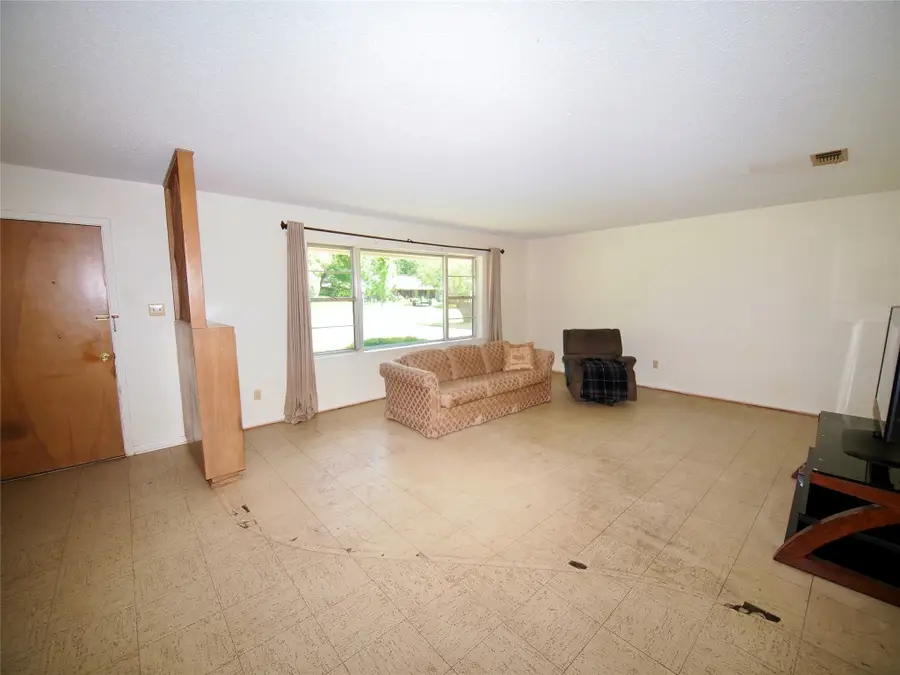 1441 Brazos Street, Graham, TX 76450 - Image #3