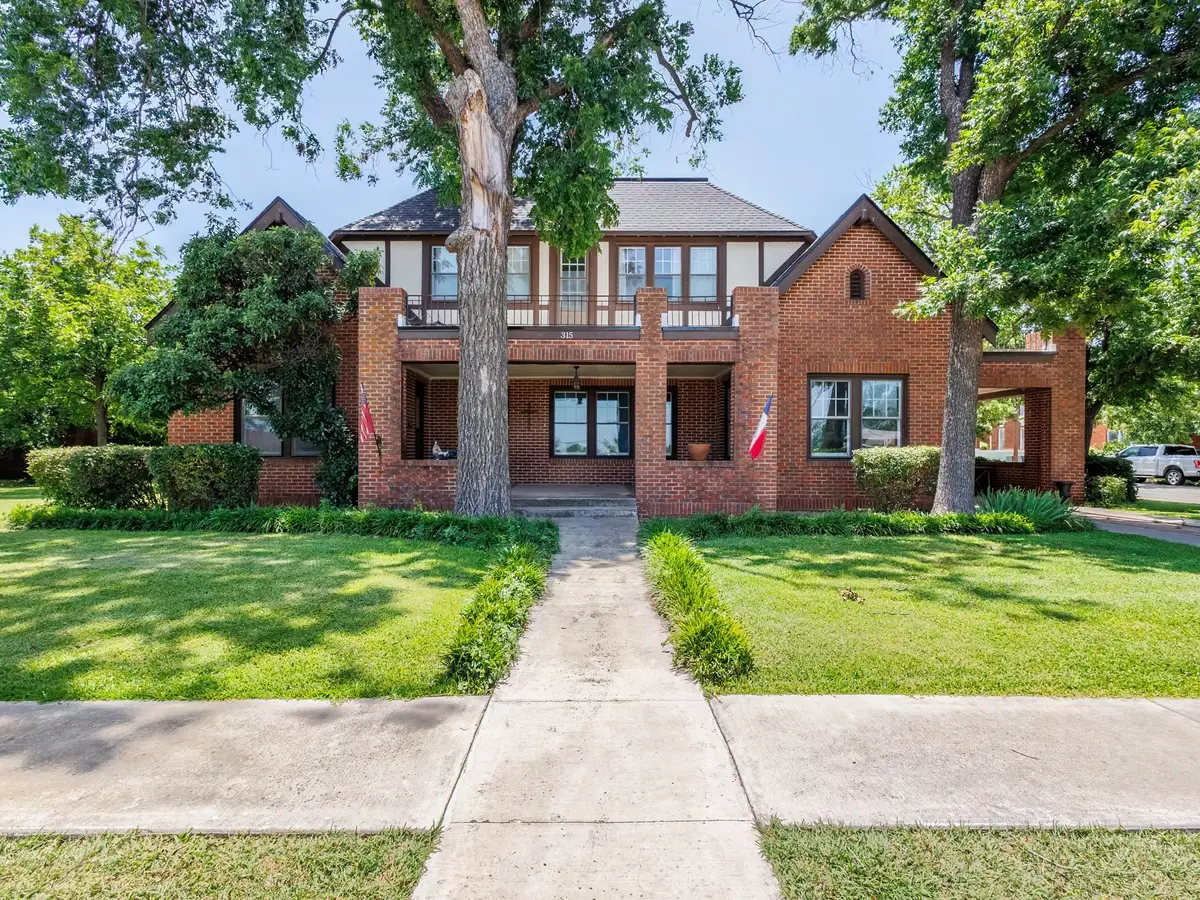 315 W Pecan Street, Coleman, TX 76834 - Image #1