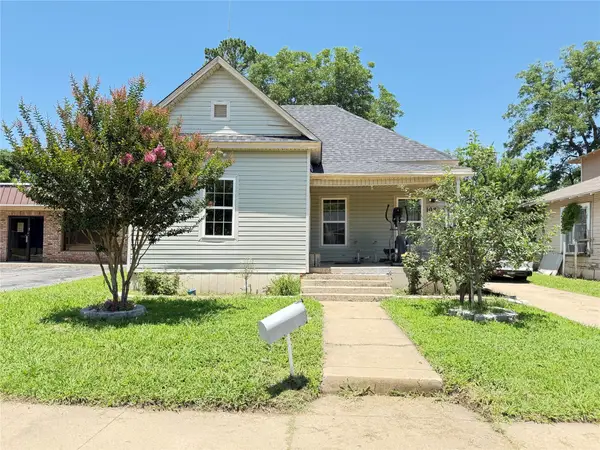 1027 W Crawford Street, Denison, TX 75020