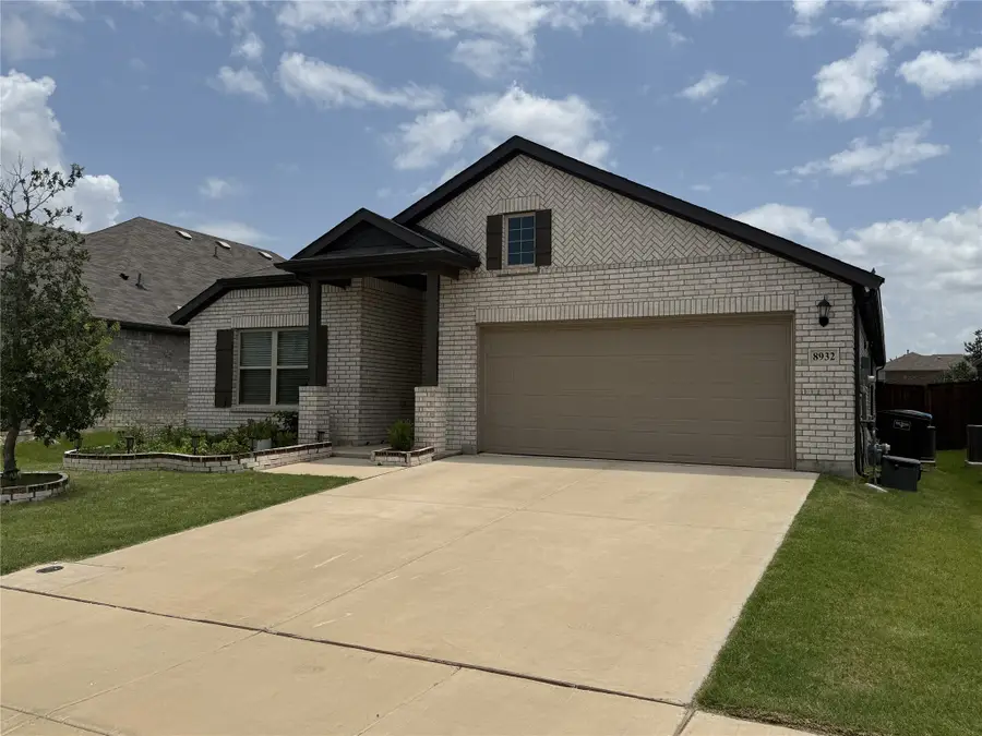 8932 Lantana Meadow Drive, Fort Worth, TX 76131 - Image #2