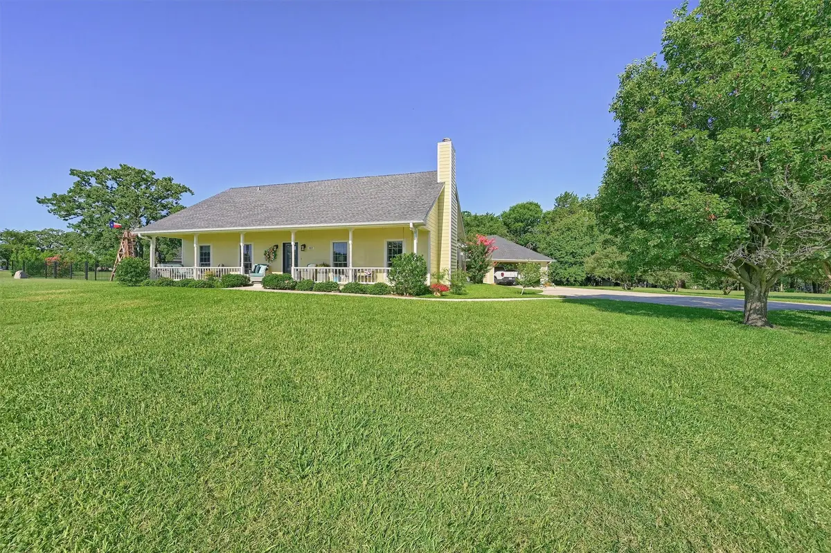 122 Comanche Drive, Gainesville, TX 76240 - Image #1