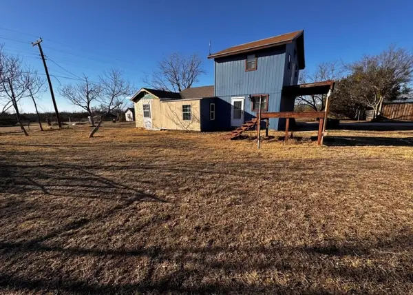 1405 N 3rd Street, Bangs, TX 76823