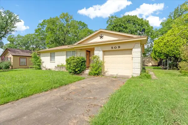 509 Lipscomb Street, Bonham, TX 75418