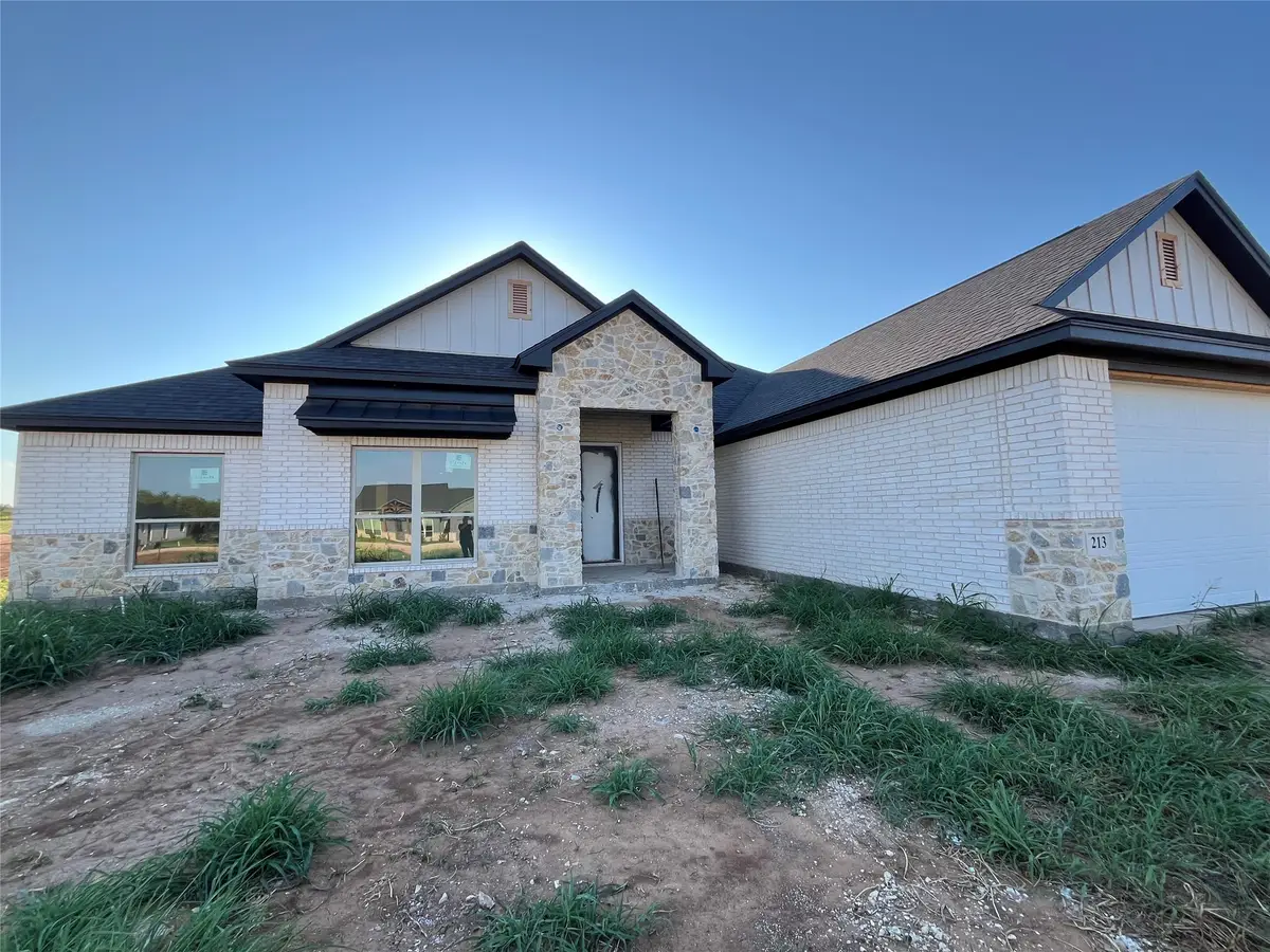 213 Jimmy Lane, Millsap, TX 76066 - Image #1