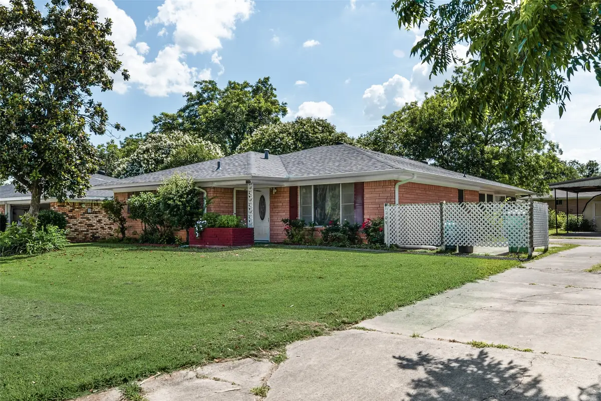 1109 Elmwood Street, Gainesville, TX 76240 - Image #1