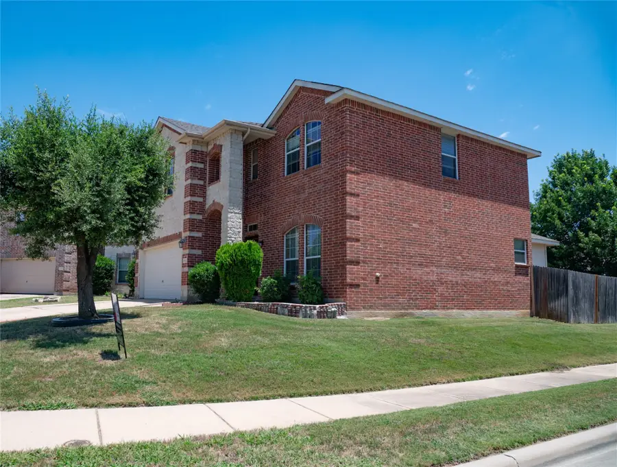 1721 Grassy View Drive, Fort Worth, TX 76177 - Image #2
