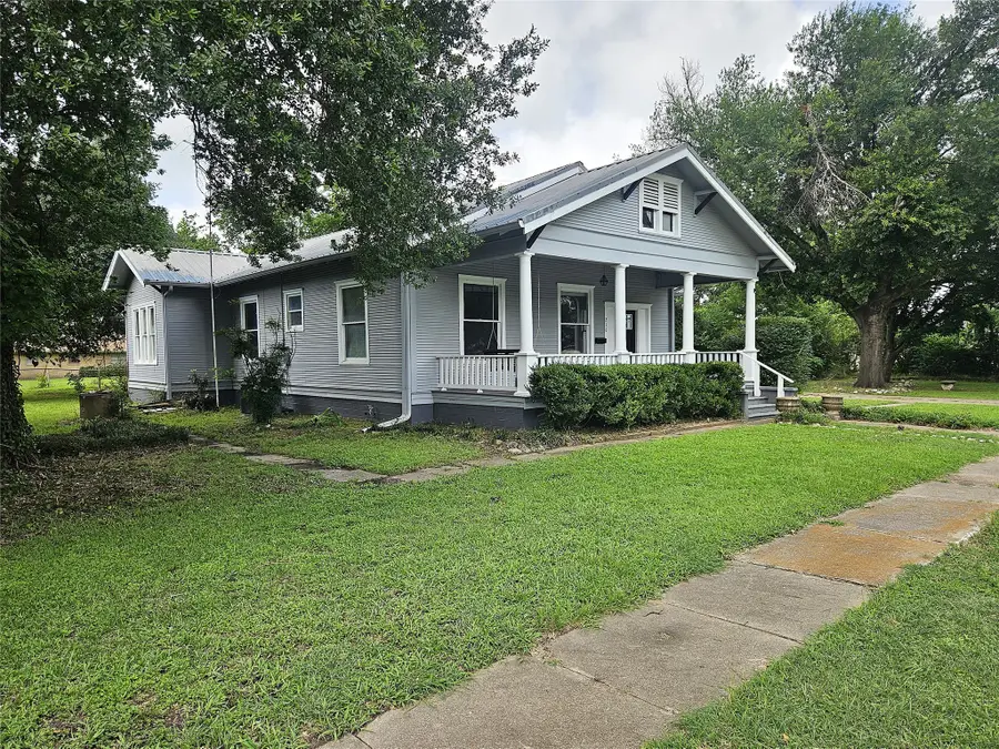 210 E Navasota Street, Groesbeck, TX 76642 - Image #2