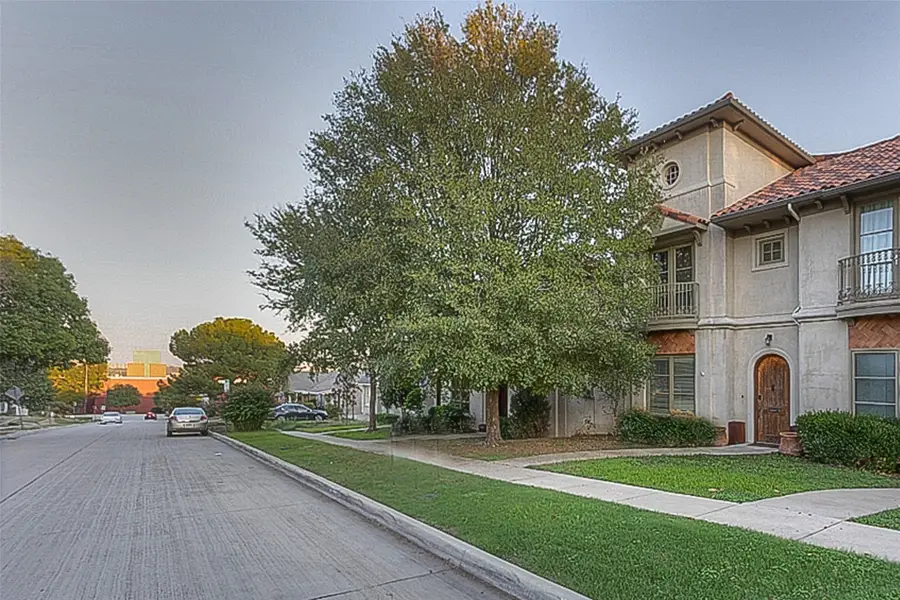 3637 Crestline Road, Fort Worth, TX 76107 - Image #2
