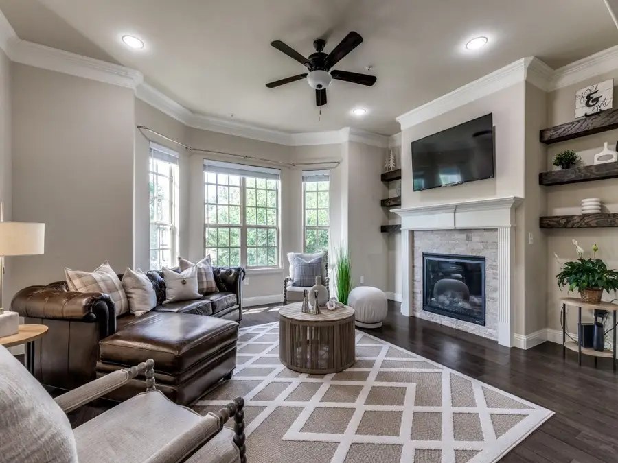 572 Hampshire Drive, Lewisville, TX 75067 - Image #2