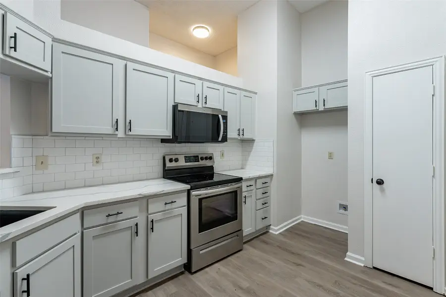 2203 Greenview Drive, Carrollton, TX 75010 - Image #3