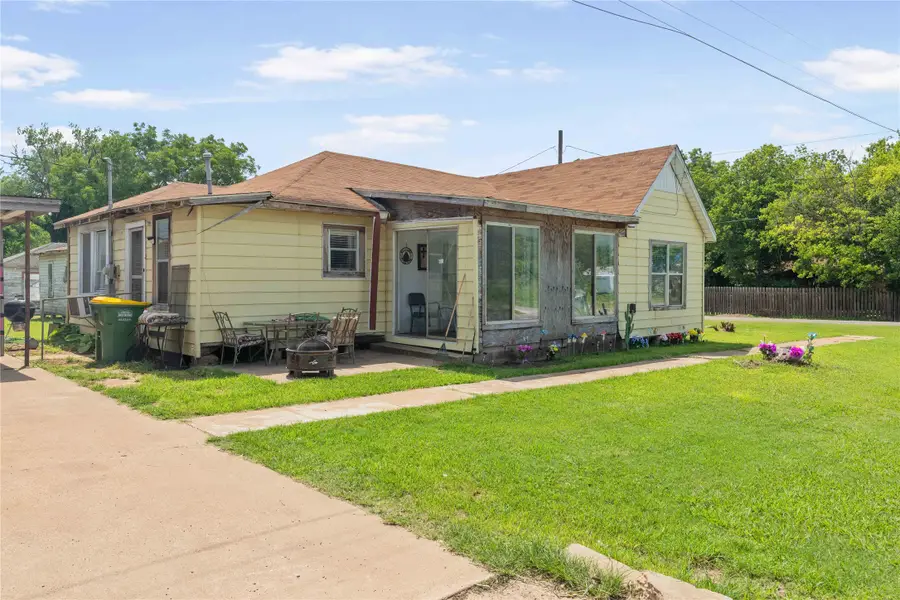 304 W Burnett, Calvert, TX 77837 - Image #3