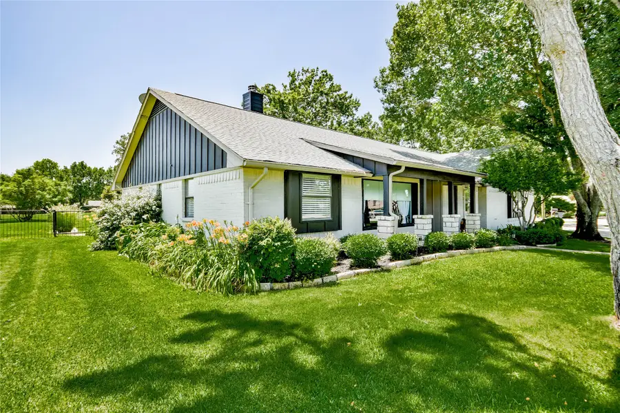 6101 W Choctaw Court, Granbury, TX 76049 - Image #3