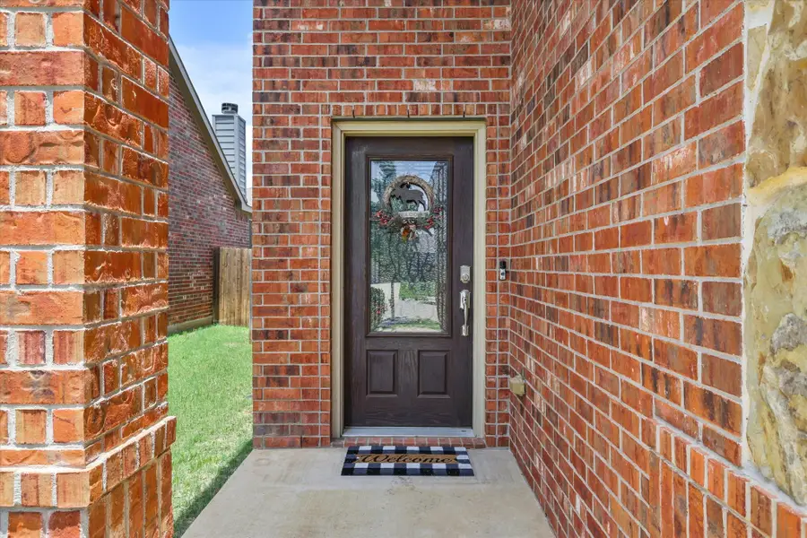 8805 Deadwood Lane, Aubrey, TX 76227 - Image #3