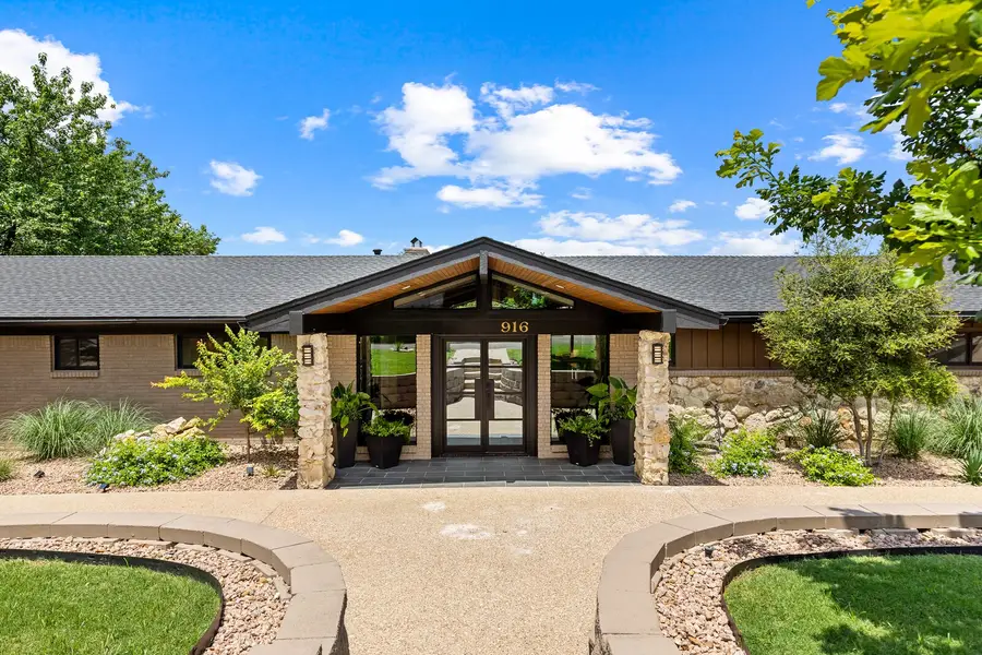 916 Wooded Crest Drive, Woodway, TX 76712 - Image #2