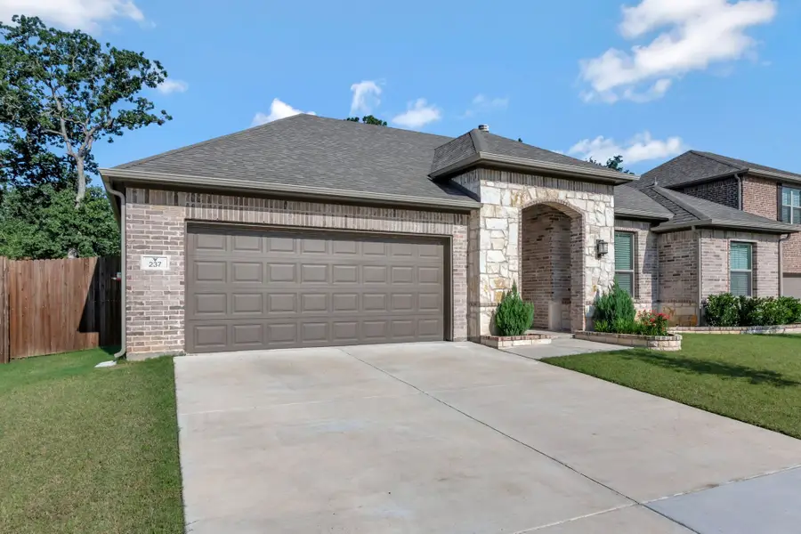 237 Gardenia Drive, Azle, TX 76020 - Image #2