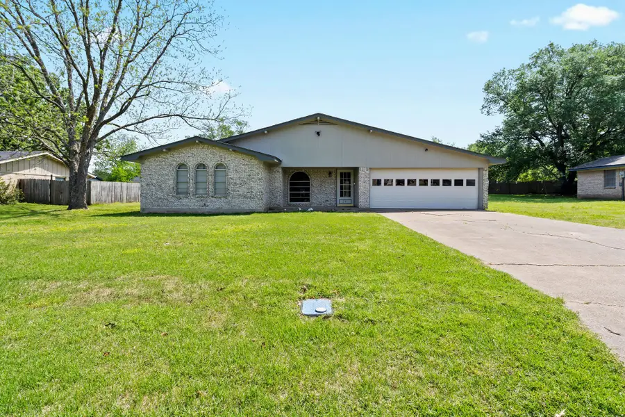 207 Robin Way Street, Mount Vernon, TX 75457 - Image #2