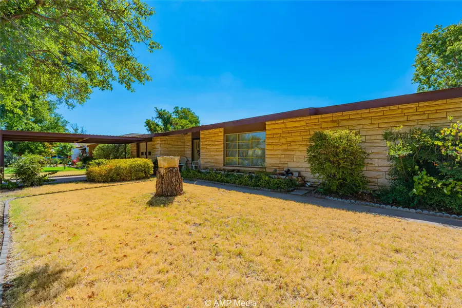 704 E Burnside, Rotan, TX 79546 - Image #3
