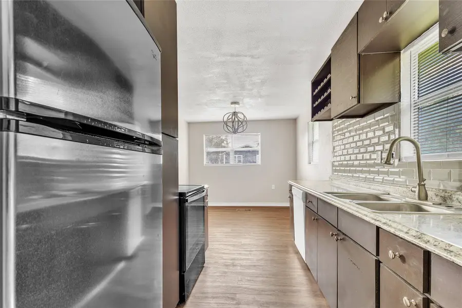 5821 Belaire Circle, Granbury, TX 76048 - Image #2