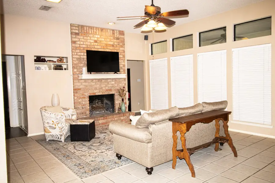 10141 Wandering Way Street, Benbrook, TX 76126 - Image #3